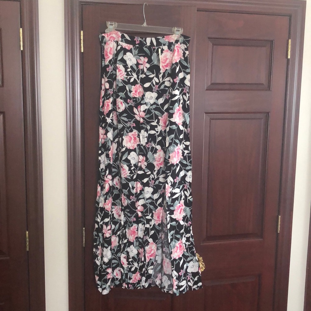 Floral maxi skirt front slip